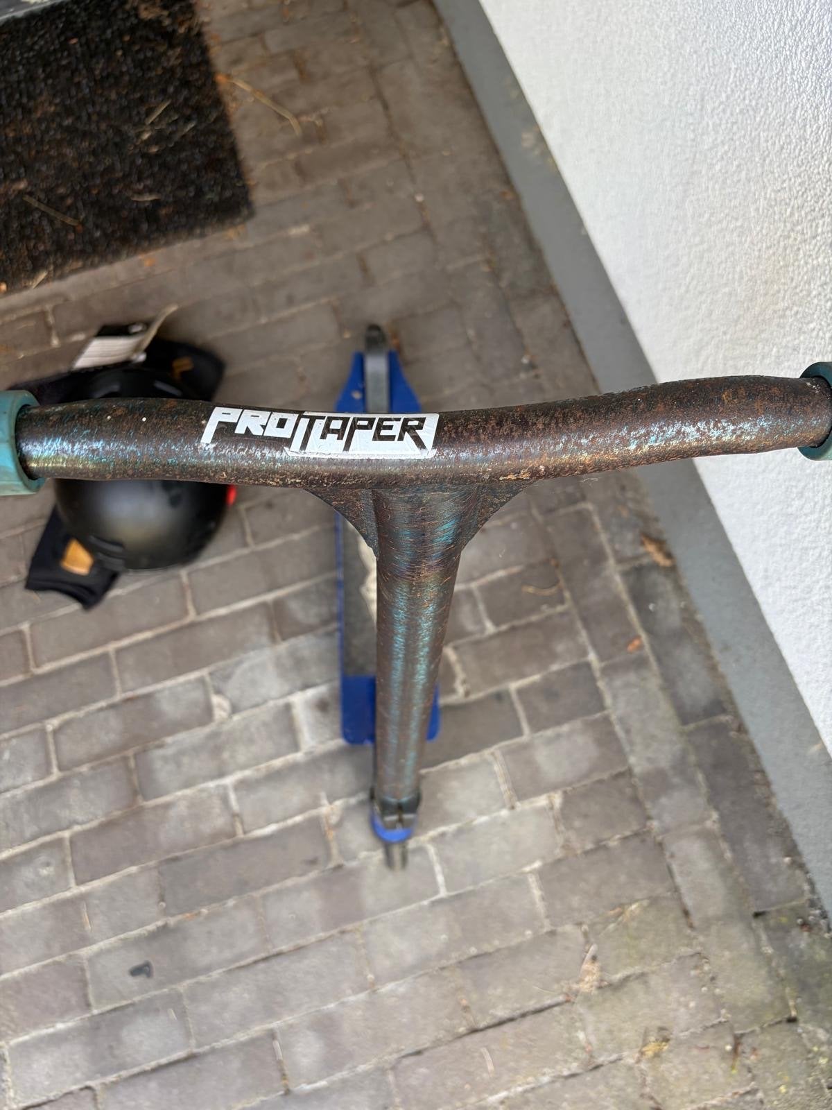 Stuntstep met bescherming en helm, Ophalen of Verzenden, Gebruikt, Gewone step