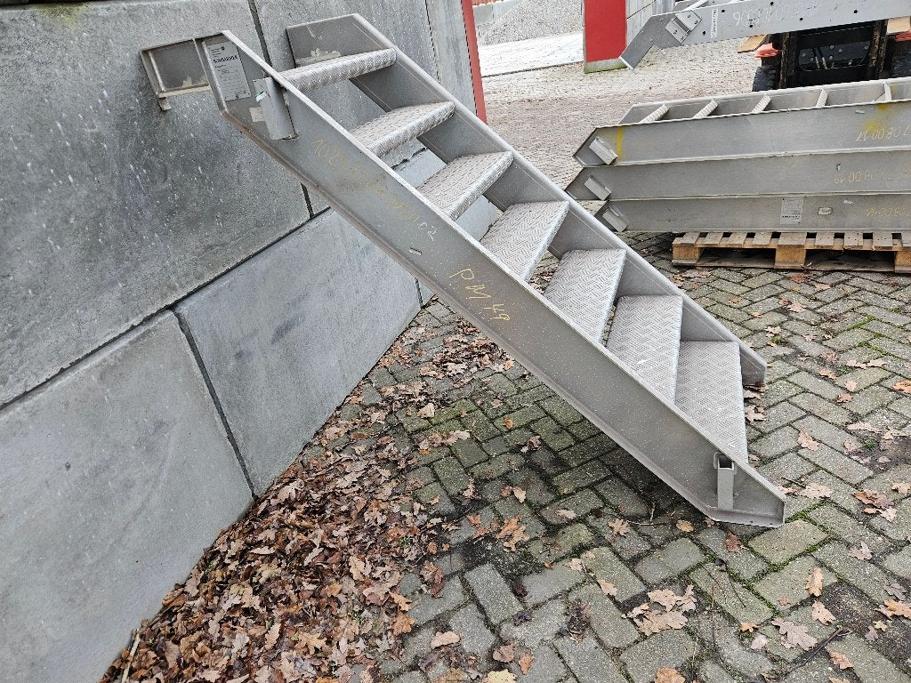 3 x Aluminium trap Hoog 1.37 m Gemeten tot de bovenste trede, Ophalen, Zo goed als nieuw, Minder dan 2 meter
