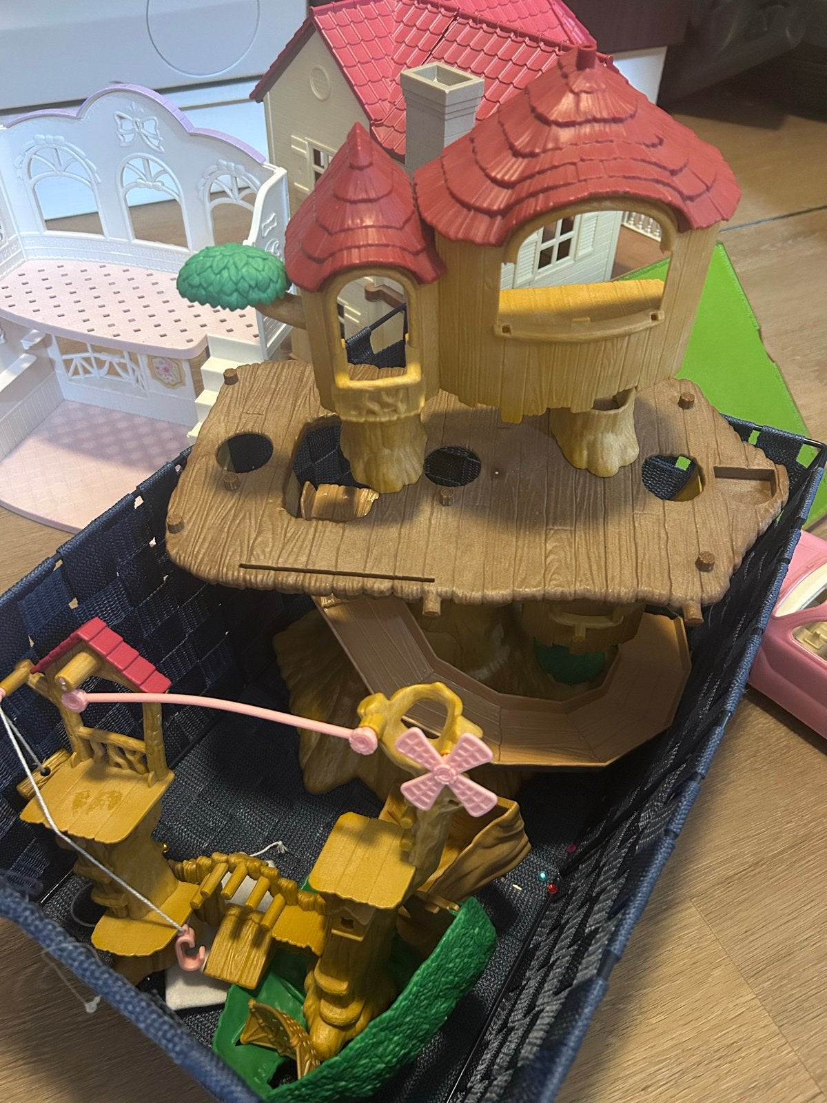 Grote Sylvanian Families set: huis, kapsalon, auto, boomhut, Ophalen, Gebruikt, Poppenhuis