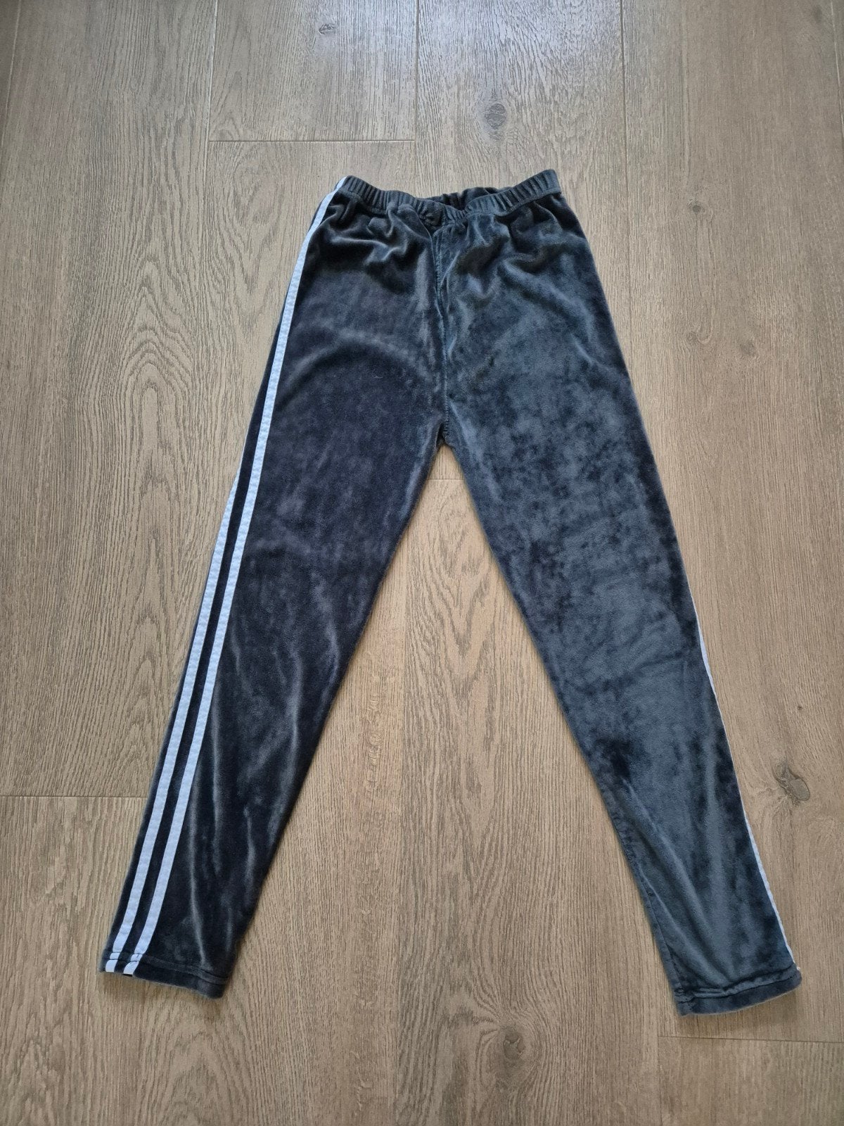 Fluwelen broek maat 134/140, Kinderen en Baby's, Kinderkleding | Maat 134, Ophalen of Verzenden, Zo goed als nieuw, Meisje, Broek