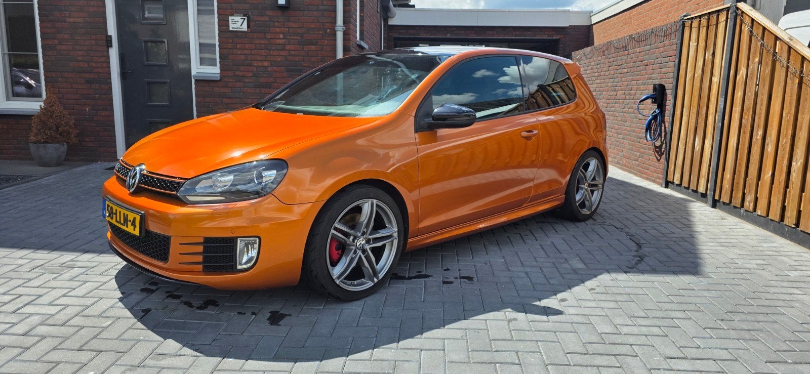Volkswagen Golf 2.0 GTI 155KW Zwart (CarWrap Oranje), Auto's, Voorwielaandrijving, Stof, Zwart, 4 cilinders
