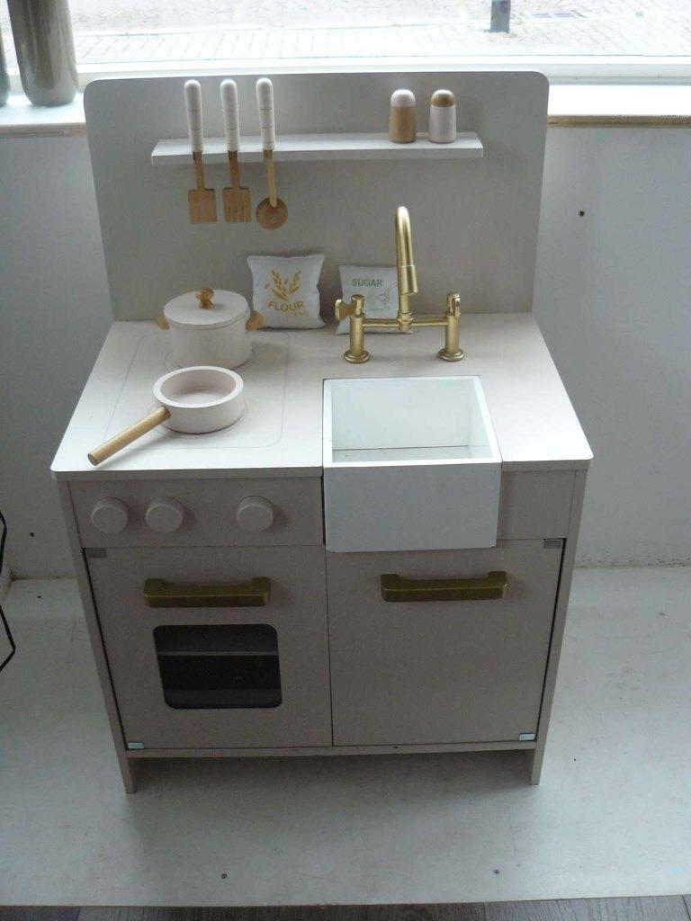 Leuke speelkeuken van Petit Amelie incl accessoires., Ophalen, Zo goed als nieuw, Hout, Speelkeuken