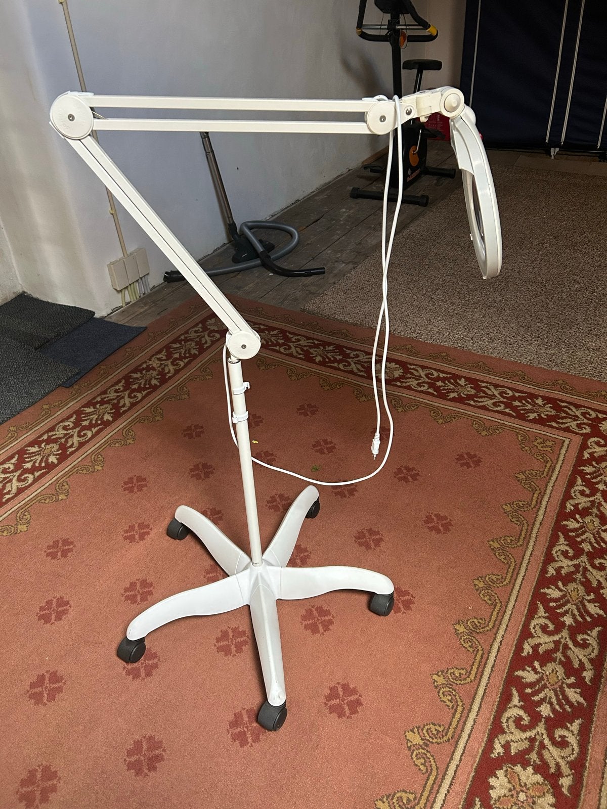 Daylight Ultra Slim Magnifying Lamp XR - Loeplamp, Ophalen of Verzenden, Zo goed als nieuw, Loeplamp