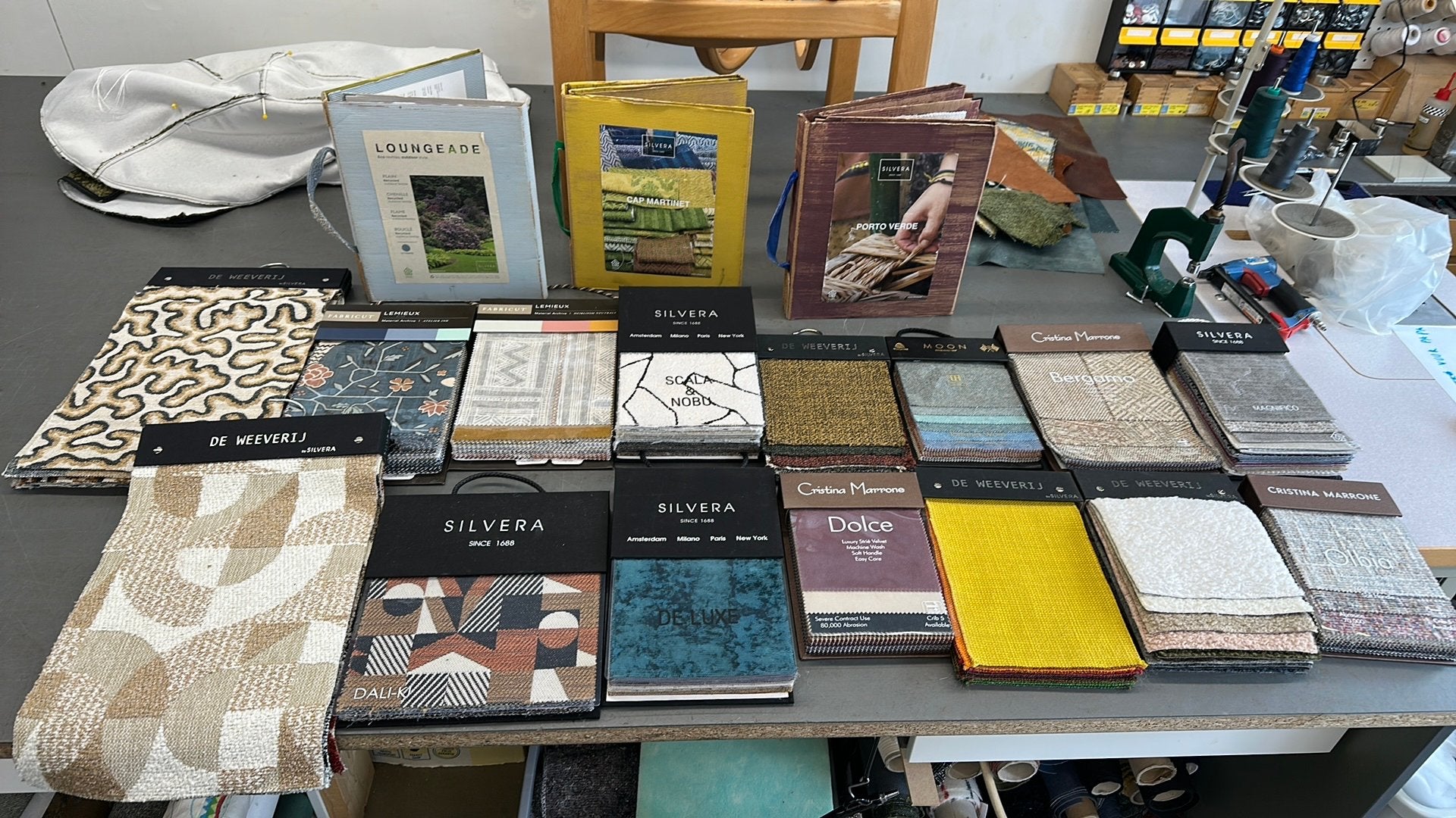 Stoffenstalenboeken voor meubelbekleding Silvera, Overige materialen, Overige kleuren, Ophalen of Verzenden, Zo goed als nieuw