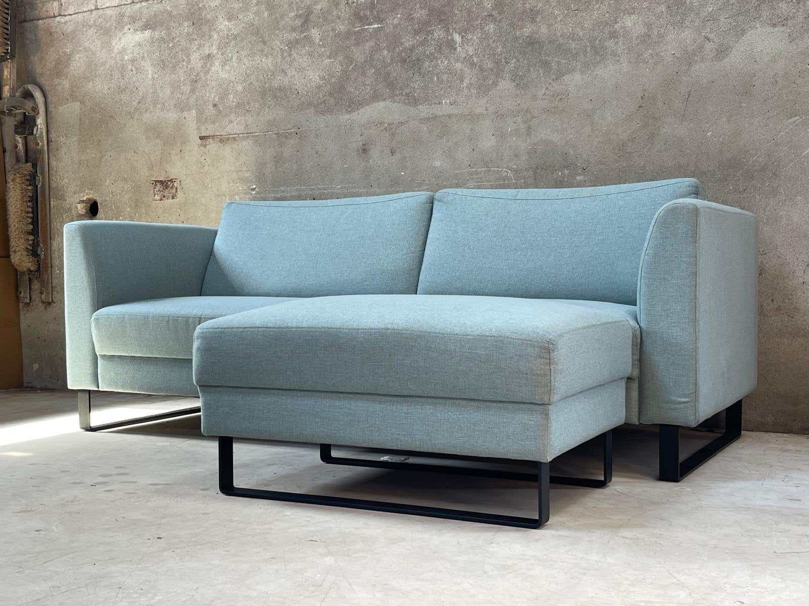 !!REFURBISHED!! Moderne kleine hoekbank- Lichtblauw, 100 tot 125 cm, Hoekbank, Tweepersoons, Ophalen of Verzenden