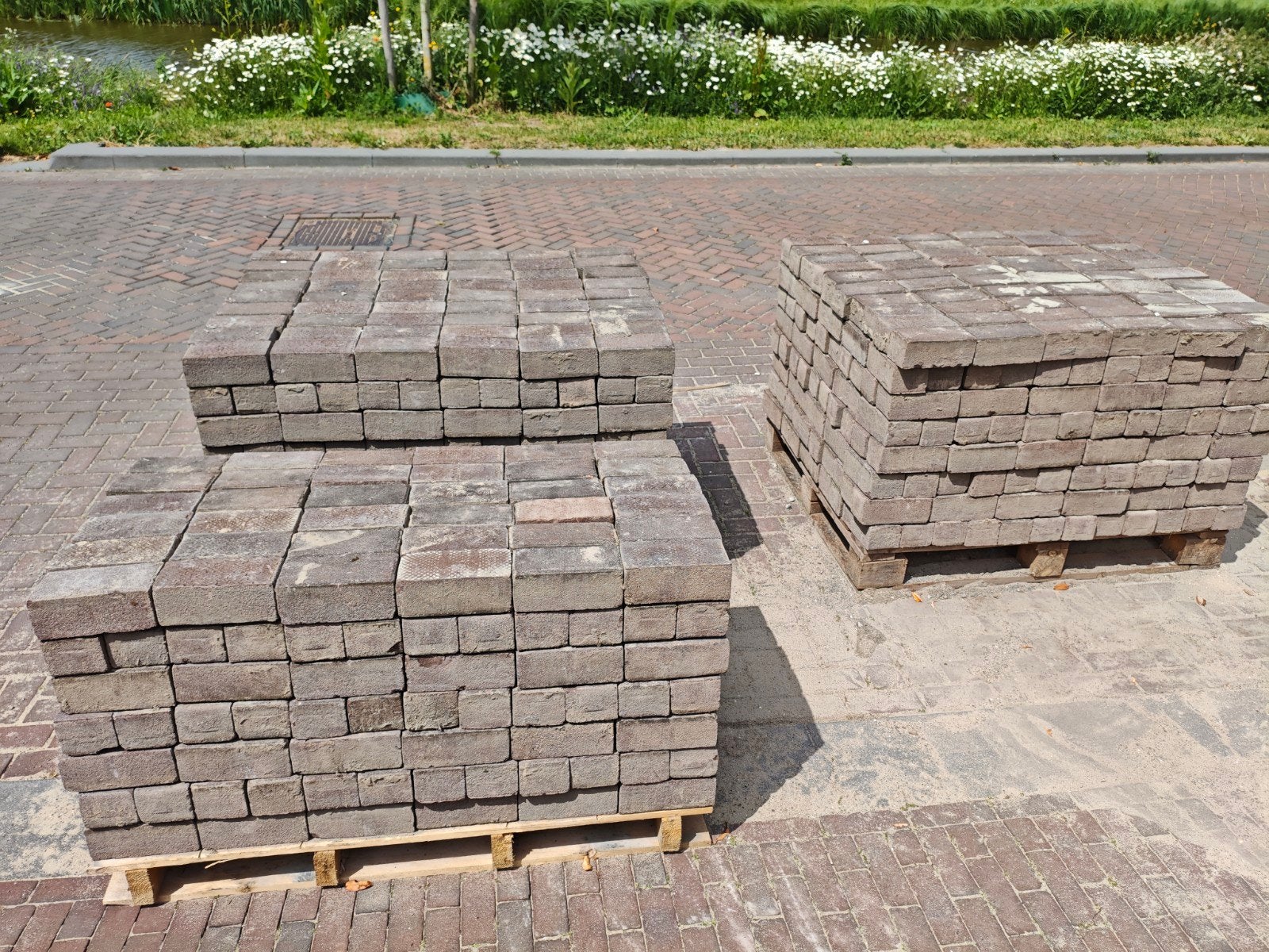 Gratis: Gebruikte klinkers op pallets, Ophalen, Gebruikt, Klinkers, 10 m² of meer