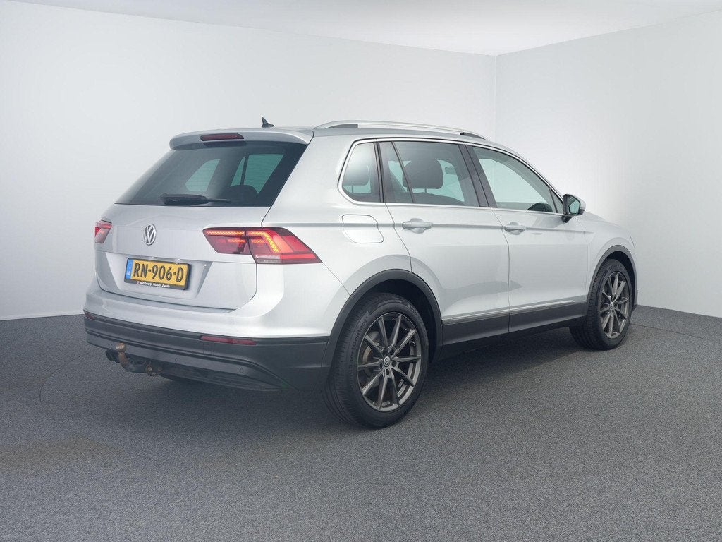 Volkswagen Tiguan 1.4 TSI Comfortline Business | ACC | Carpl, Voorwielaandrijving, Stof, Gebruikt, 4 cilinders