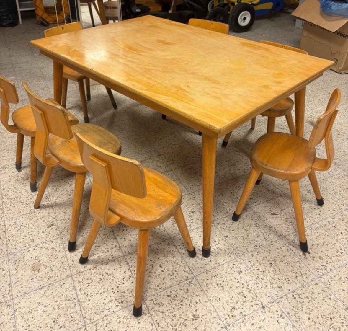 Oude schooltafel met 6 stoeltjes - Vintage set, Ophalen