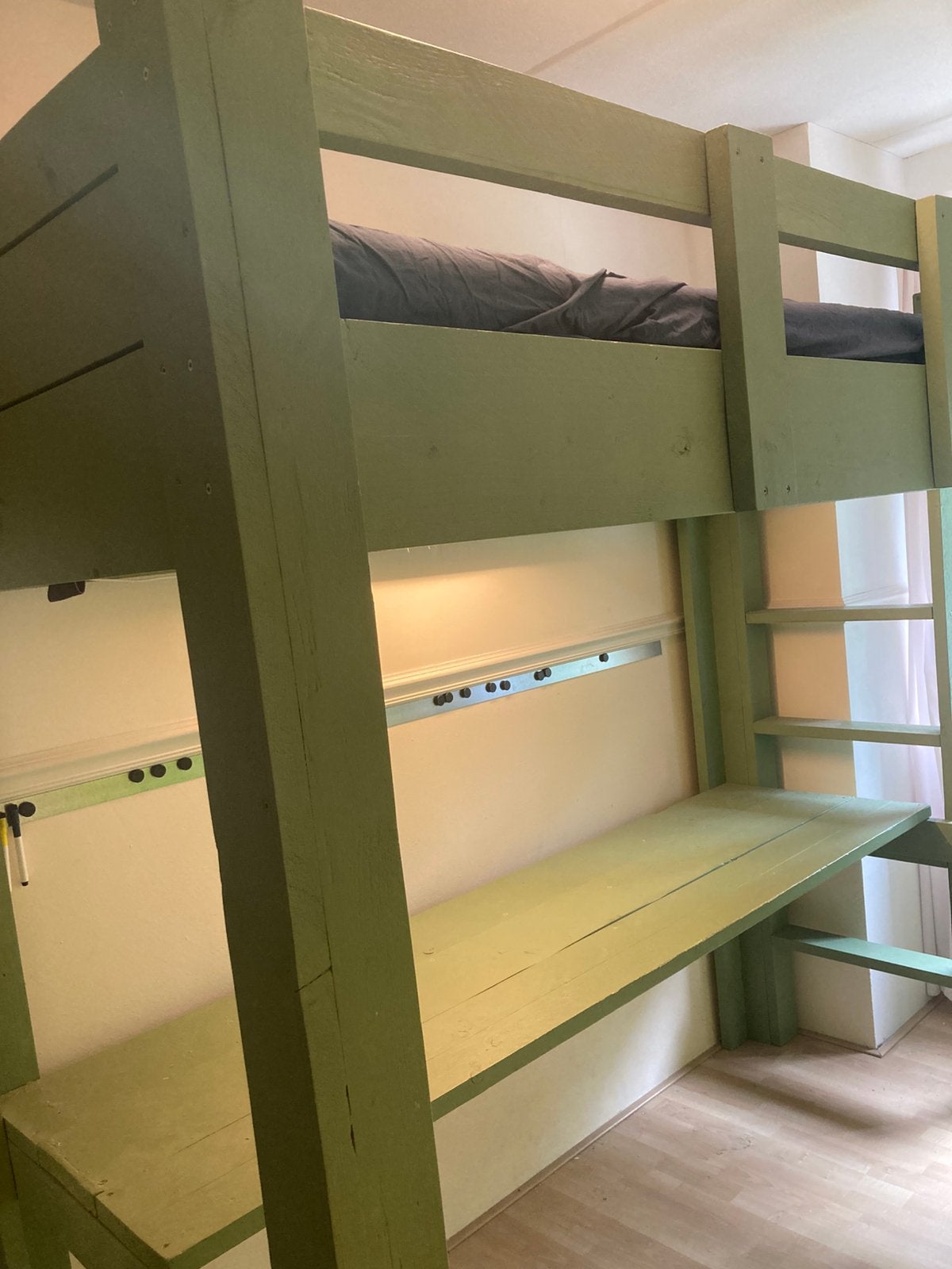 Steiger houten bed. Hoogslaper met bureau, Ophalen, Zo goed als nieuw, Hoogslaper