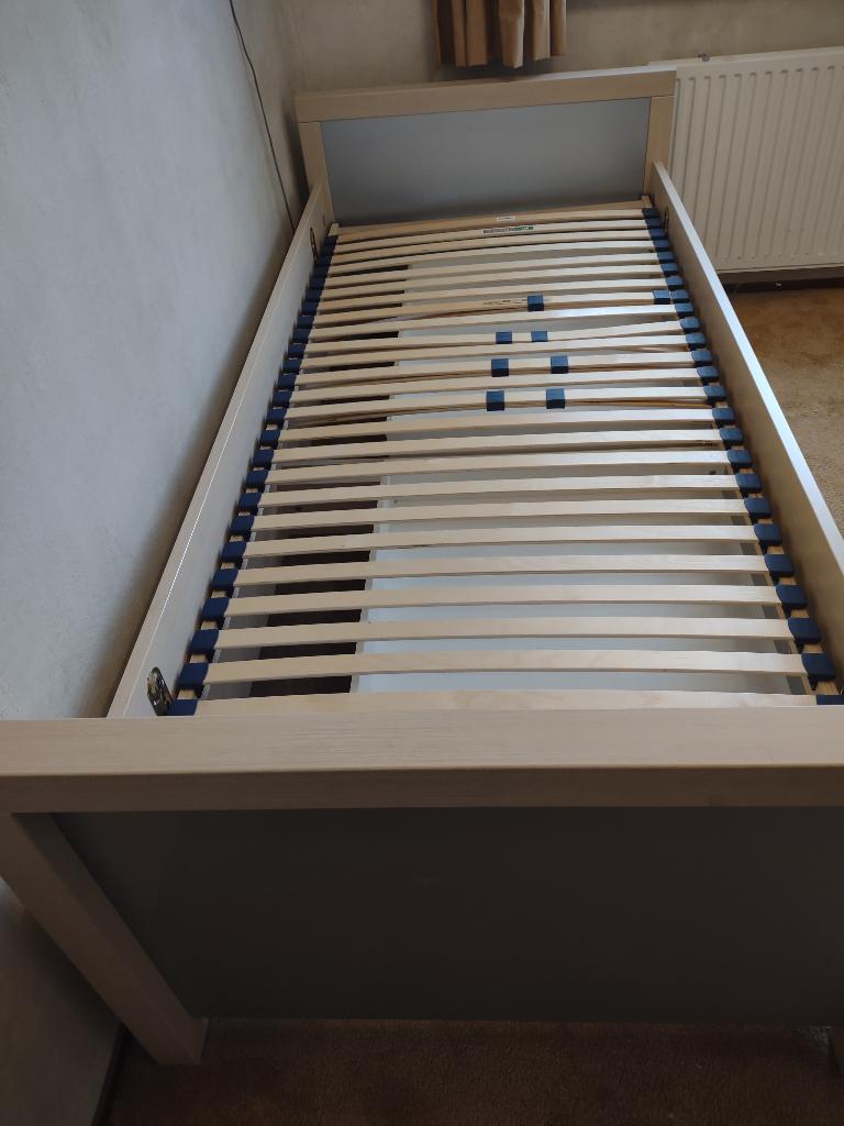 Eenpersoonsbed met 2 bedladen, nachtkastje en wandplank, Ophalen, Gebruikt, 90 cm, Emdeka