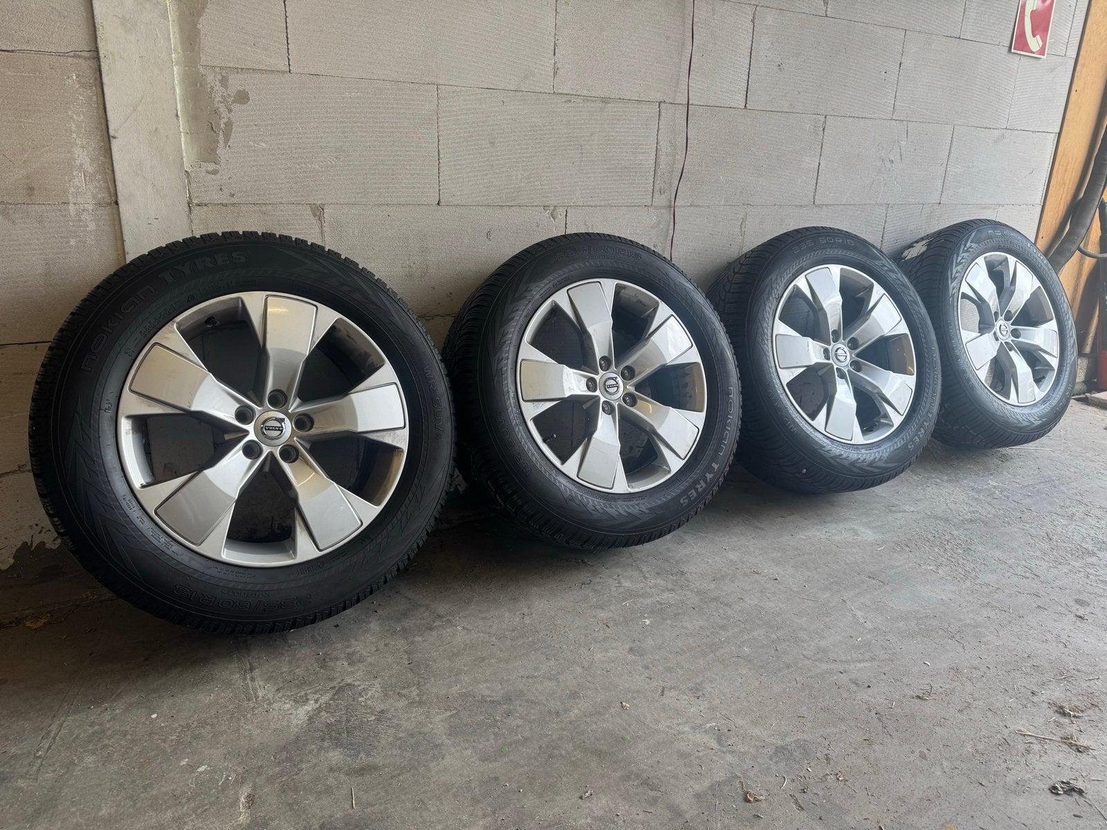 Volvo XC40 winterset / wielset met winterbanden Nokian, Ophalen, 18 inch, Gebruikt, Banden en Velgen