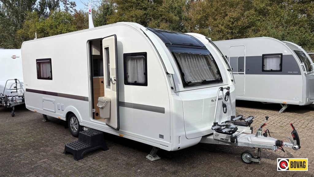 Adria Adora 572 UT, Caravans en Kamperen, Rondzit, Adria, 6 tot 7 meter, Fietsenrek