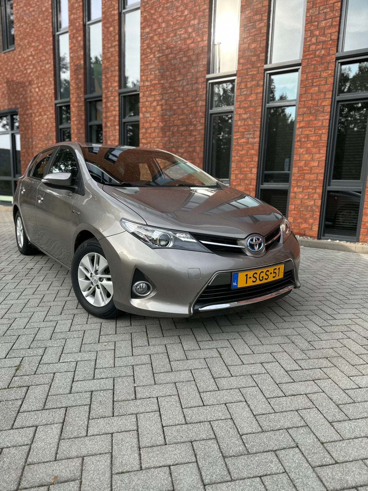 Toyota Auris 1.8 Hybrid | 26.000km | 1e eigenaar | Dealer OH, Auto's, Zwart, Bruin, Origineel Nederlands, 1798 cc