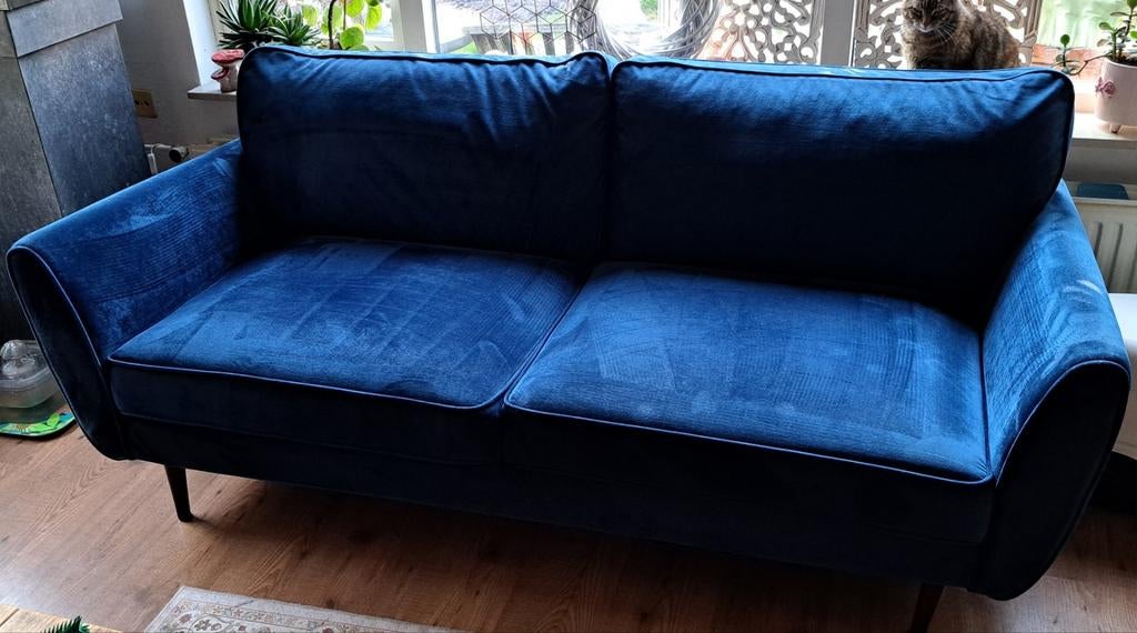 Blauwe fluwelen bank van Timco met vier kussens., Ophalen