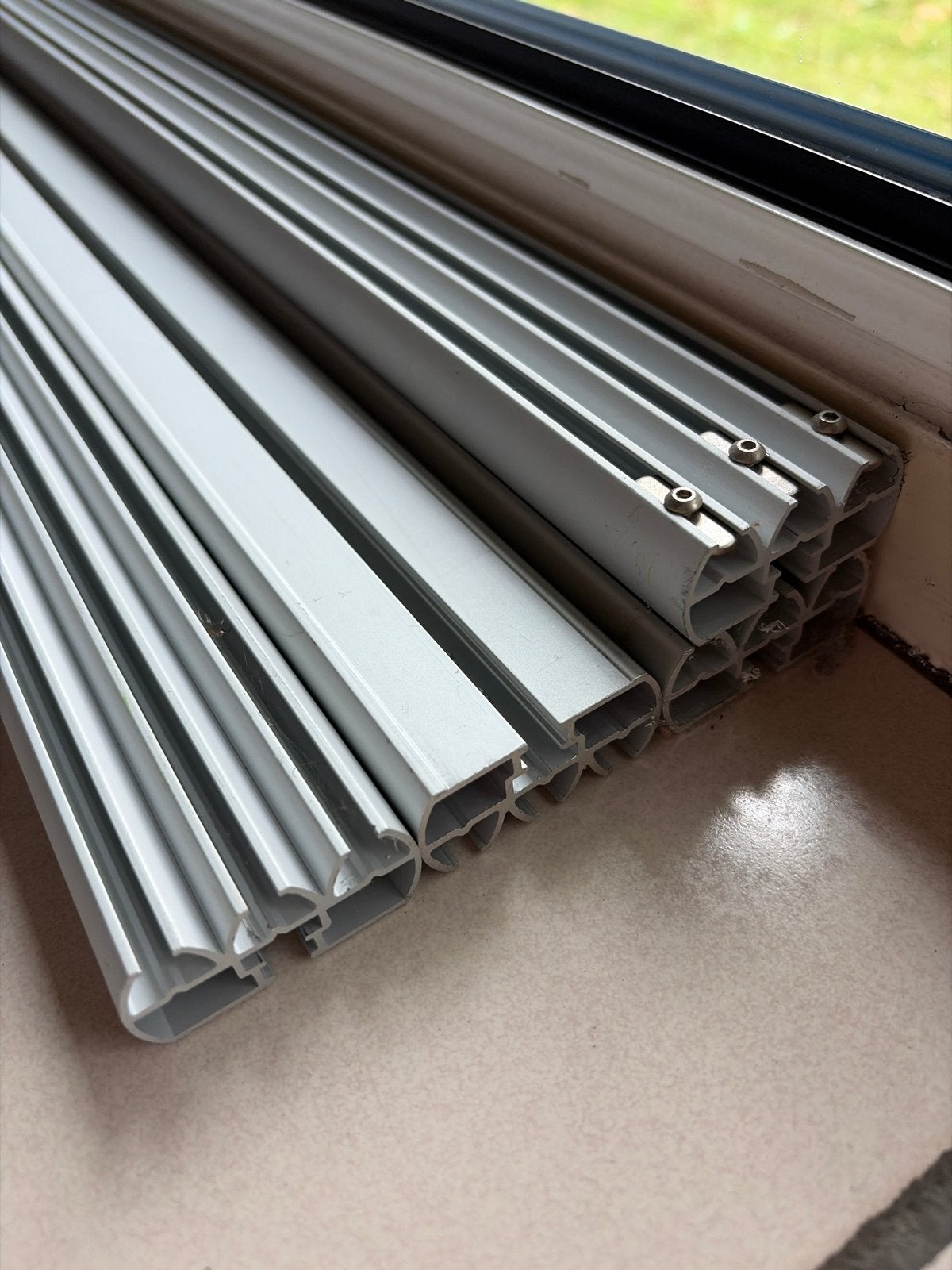 4x IKEA KVARTAL aluminium gordijnrails 140cm, Ophalen, Inclusief montageonderdelen, Metaal, Zo goed als nieuw