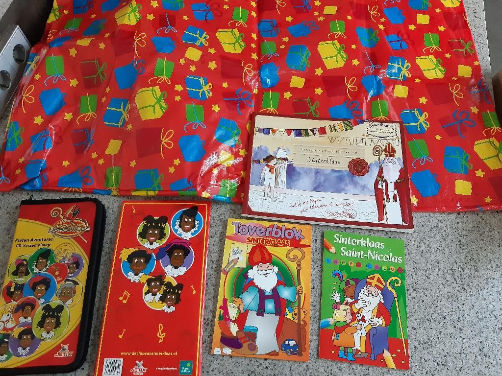 SINTERKLAASSPULLETJES O.A. VEEL CD'S, Diversen, Sinterklaas, Ophalen of Verzenden, Zo goed als nieuw
