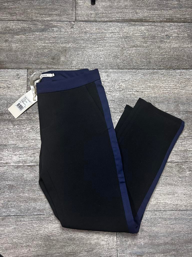 Petite pantalon nikkie zwarte broek met blauwe zijstreep, Zwart, Nieuw, Ophalen of Verzenden, Driekwart