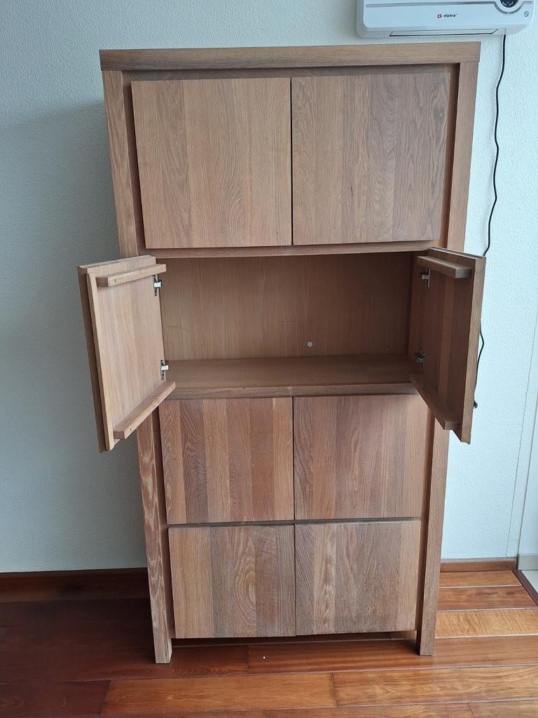 Massief eikenhouten kast met deuren en ramen., Huis en Inrichting, Kasten | Vitrinekasten, Ophalen, Eikenhout, 50 tot 100 cm, Zo goed als nieuw