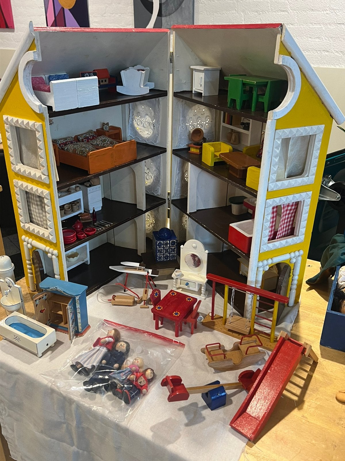 Vintage en uniek poppenhuis uit de jaren 70 Duitsland, Ophalen, Gebruikt, Poppenhuis