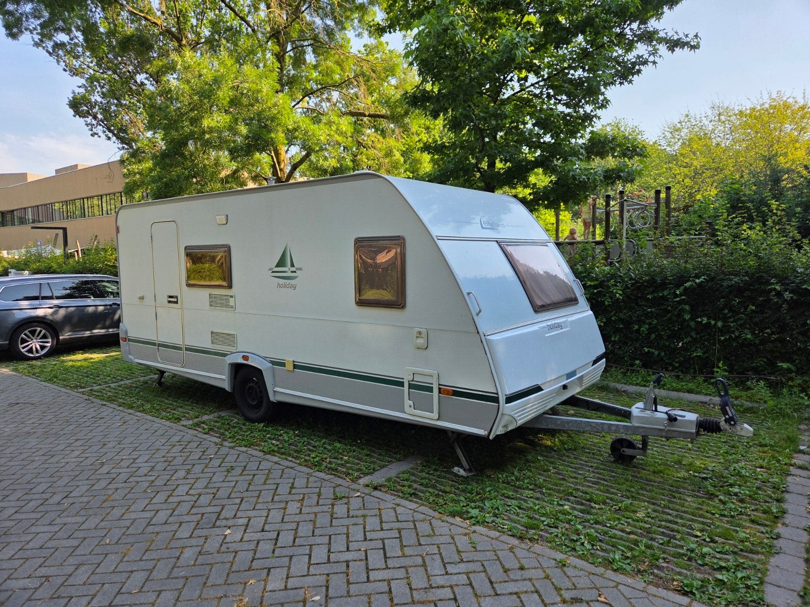 Knaus Eifelland Holiday 520 - Ruime caravan uit 2005, Luifel, Treinzit, Particulier, Dwars-stapelbed