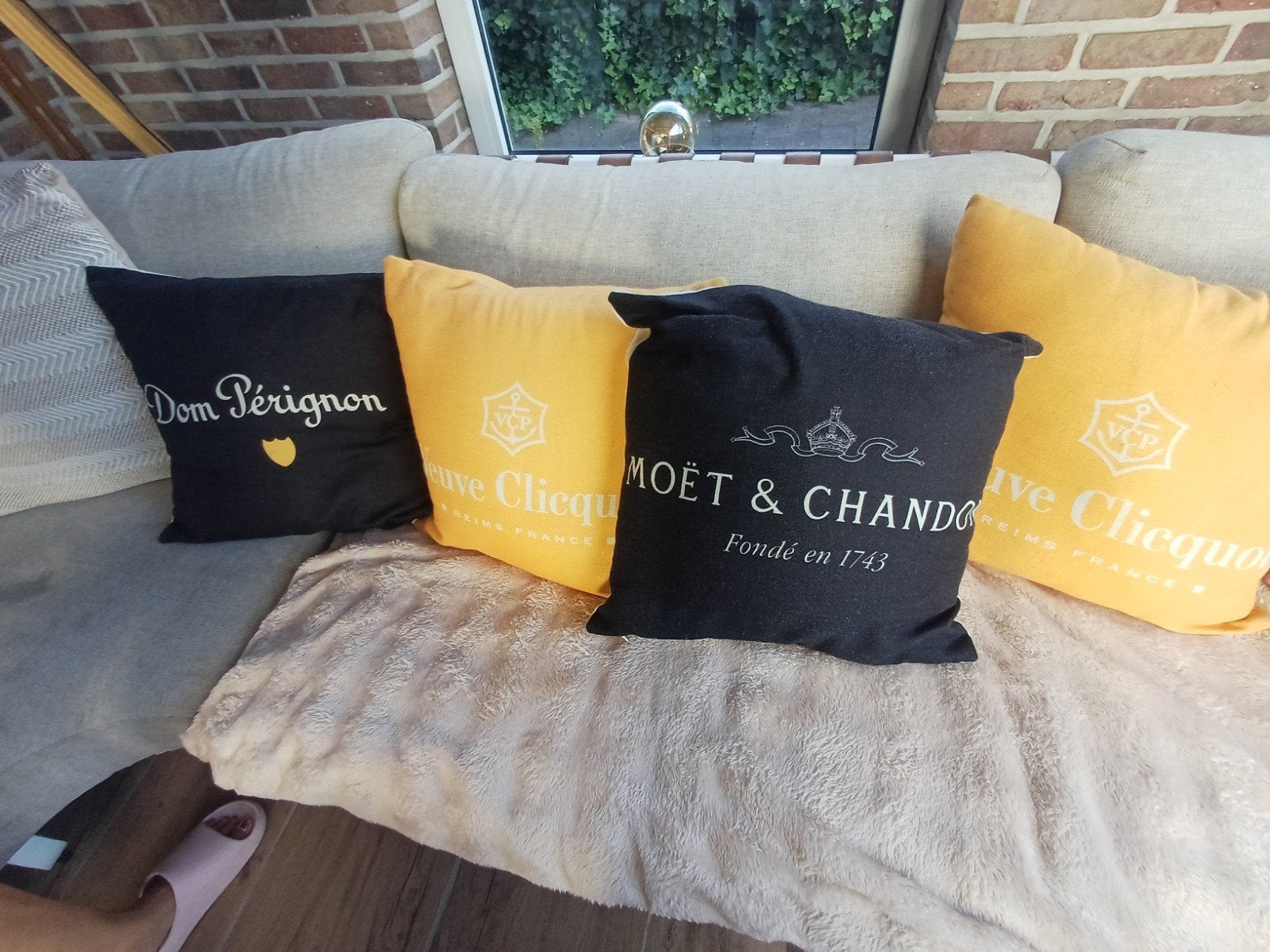 Champagne merk sierkussens - Moët & Chandon, Veuve Clicquot, Overige merken, Meerkleurig, Vierkant, Ophalen of Verzenden