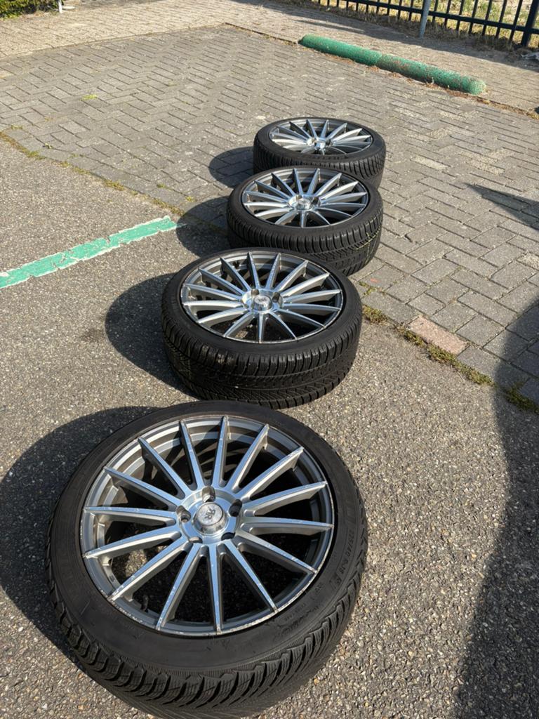 5x100 18 inch zilveren velgen & Michelin 225/40/R18 banden, Auto-onderdelen, Banden en Velgen, 18 inch, 215 mm, Ophalen of Verzenden