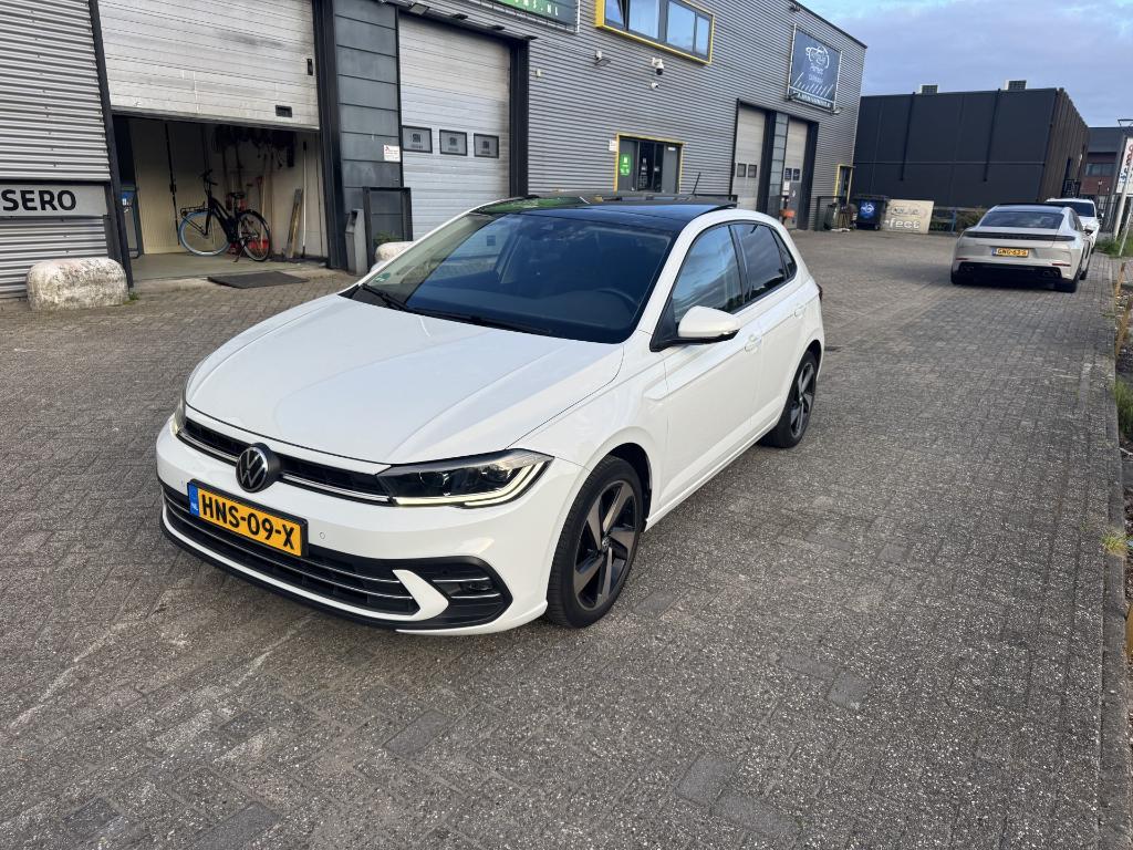 Volkswagen Polo 1.0 TSI 110pk DSG-7 2022 Wit Pano/IQ light, Auto's, Volkswagen, Zwart, Wit, 3 cilinders, 1100 kg