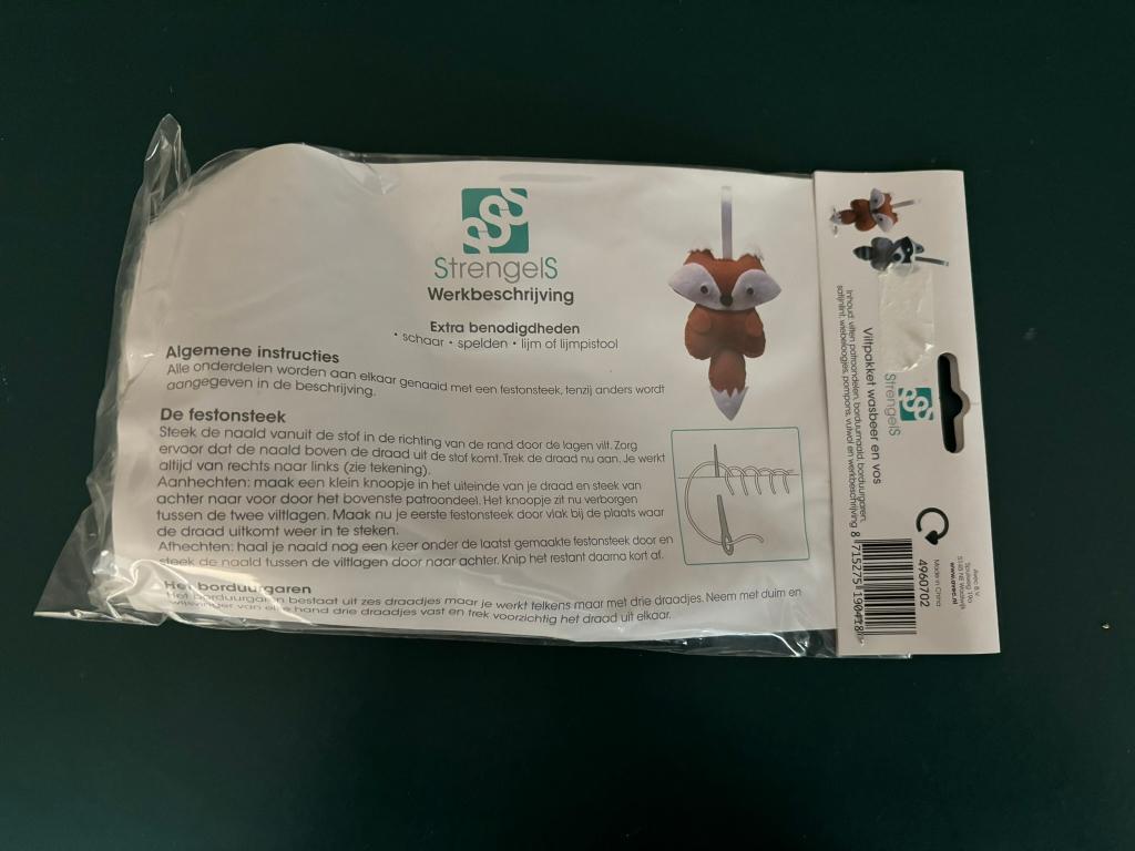 Naai- knutsel pakket vilt knuffels maken vos wasbeer nieuw!, Ophalen of Verzenden, Nieuw, Knutselwerk