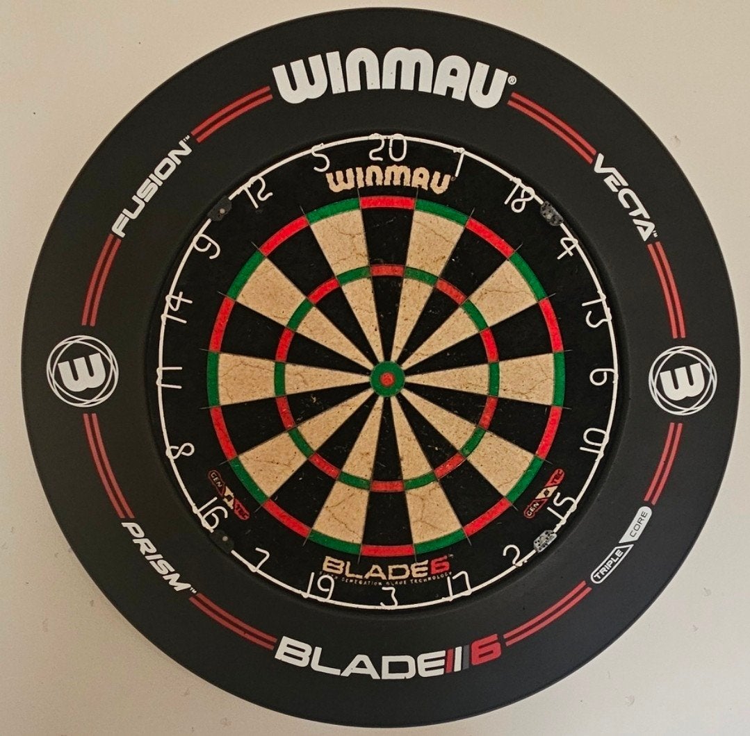 Winmau Blade 6 + Josh Rock G1 22G + Surround, Sport en Fitness, Ophalen of Verzenden, Zo goed als nieuw, Dartbord met pijlen