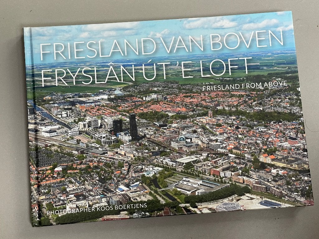 Friesland van boven / Luchtfotografie , Ophalen of Verzenden, 20e eeuw of later, Zo goed als nieuw