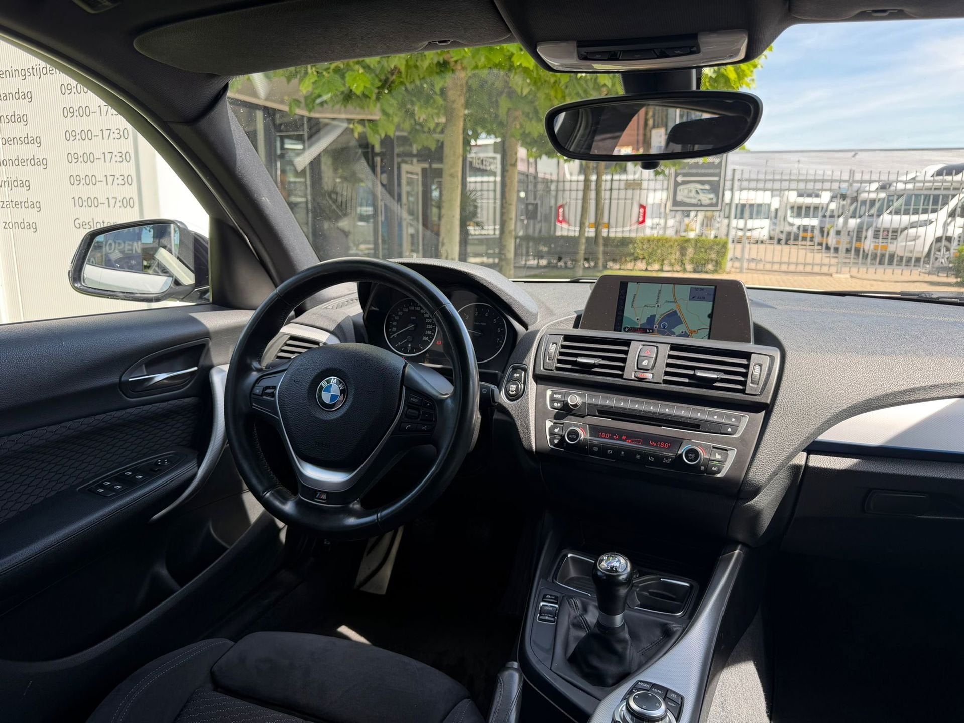 BMW 1-serie 116i M-PAKKET l SPORTSTOELEN l ALCANTARA l NAVIG, 1-Serie, Gebruikt, 4 cilinders, Alcantara