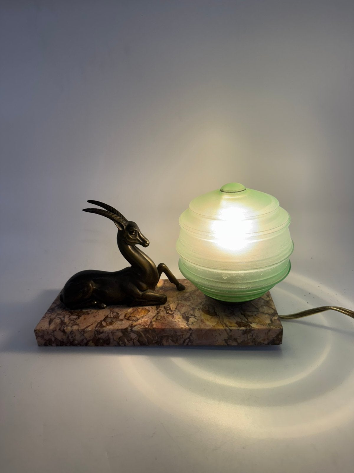 Art Deco Tafellamp – Antilope op Marmer – Jaren '30, Antiek en Kunst, Antiek | Lampen, Ophalen of Verzenden