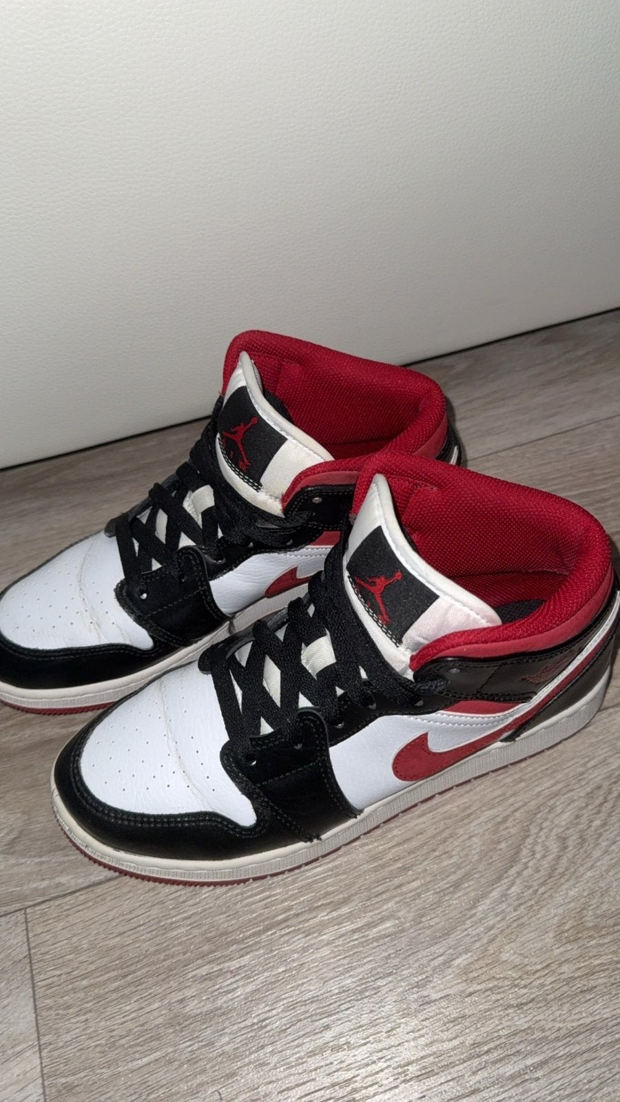 Jordans 1 rood, Kleding | Dames, Schoenen, Ophalen of Verzenden, Sneakers of Gympen, Gedragen, Rood