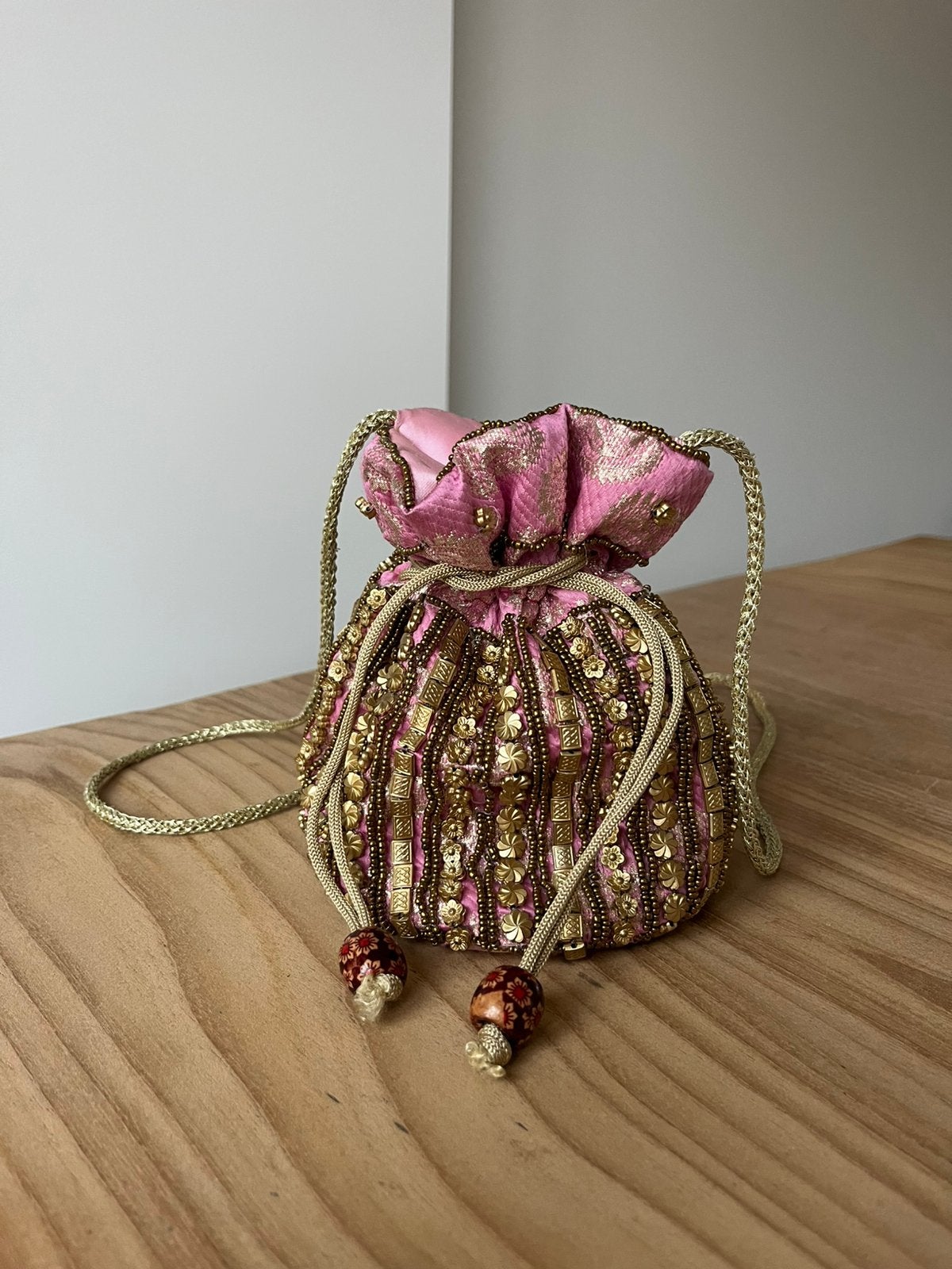 Schoudertasje / bucketbag anna nina, Ophalen of Verzenden, Zo goed als nieuw, Goud