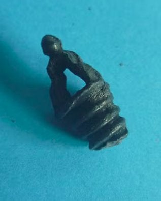 Bodemvondst. Schroefdopje met eikel. Middeleeuwen.Detector, Antiek en Kunst, Antiek | Tin, Ophalen of Verzenden