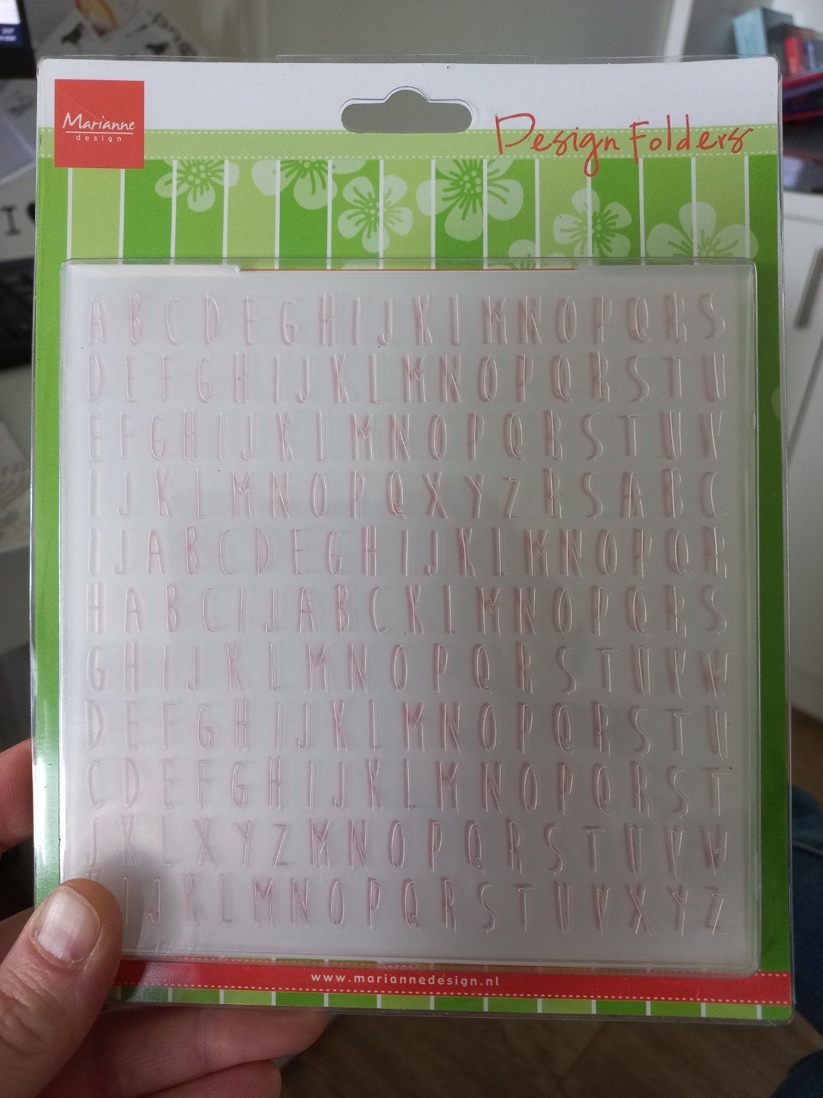 Marianne Design Embossing Folder Alfabet Nieuw, Hobby en Vrije tijd, Geschikt voor karton, Overige thema's, Nieuw, Ophalen of Verzenden