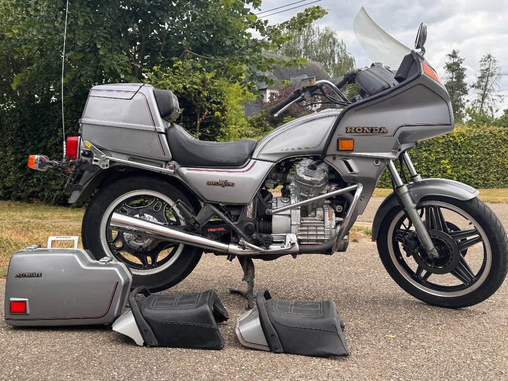 GL500 Silverwing (1982), Motoren, Ophalen