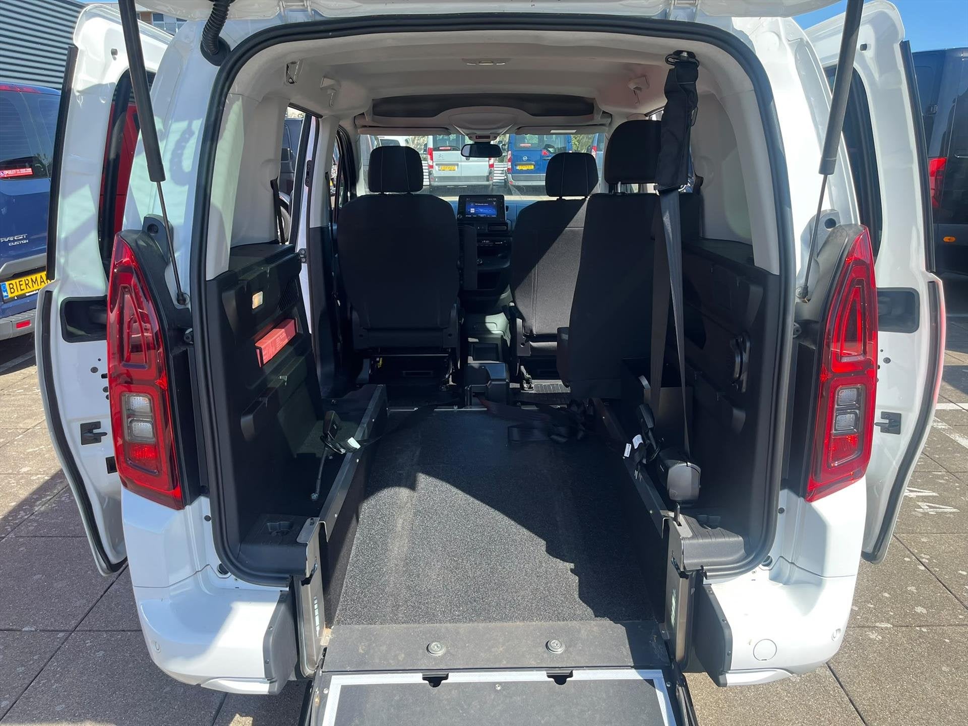 Toyota Proace City Verso L1 Rolstoelauto Automaat 3+1, Auto's, Automaat, 12 maanden, Stof, Gebruikt
