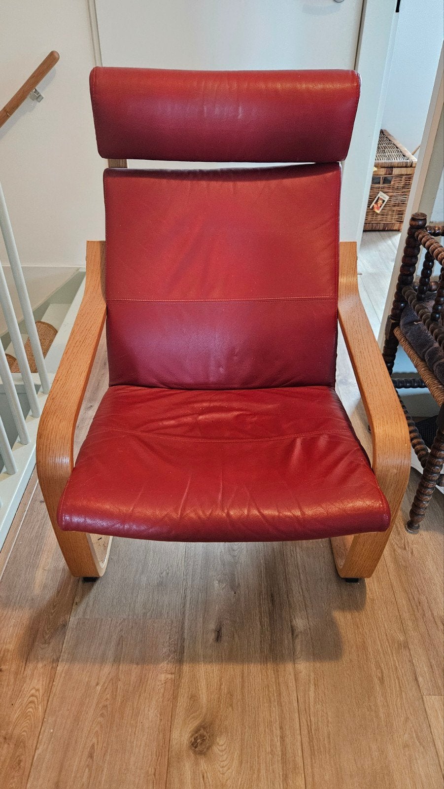 Comfortabele rode leren fauteuil met houten frame, Huis en Inrichting, Stoelen, Ophalen, Modern, Comfortabel, Gebruikt, Twee