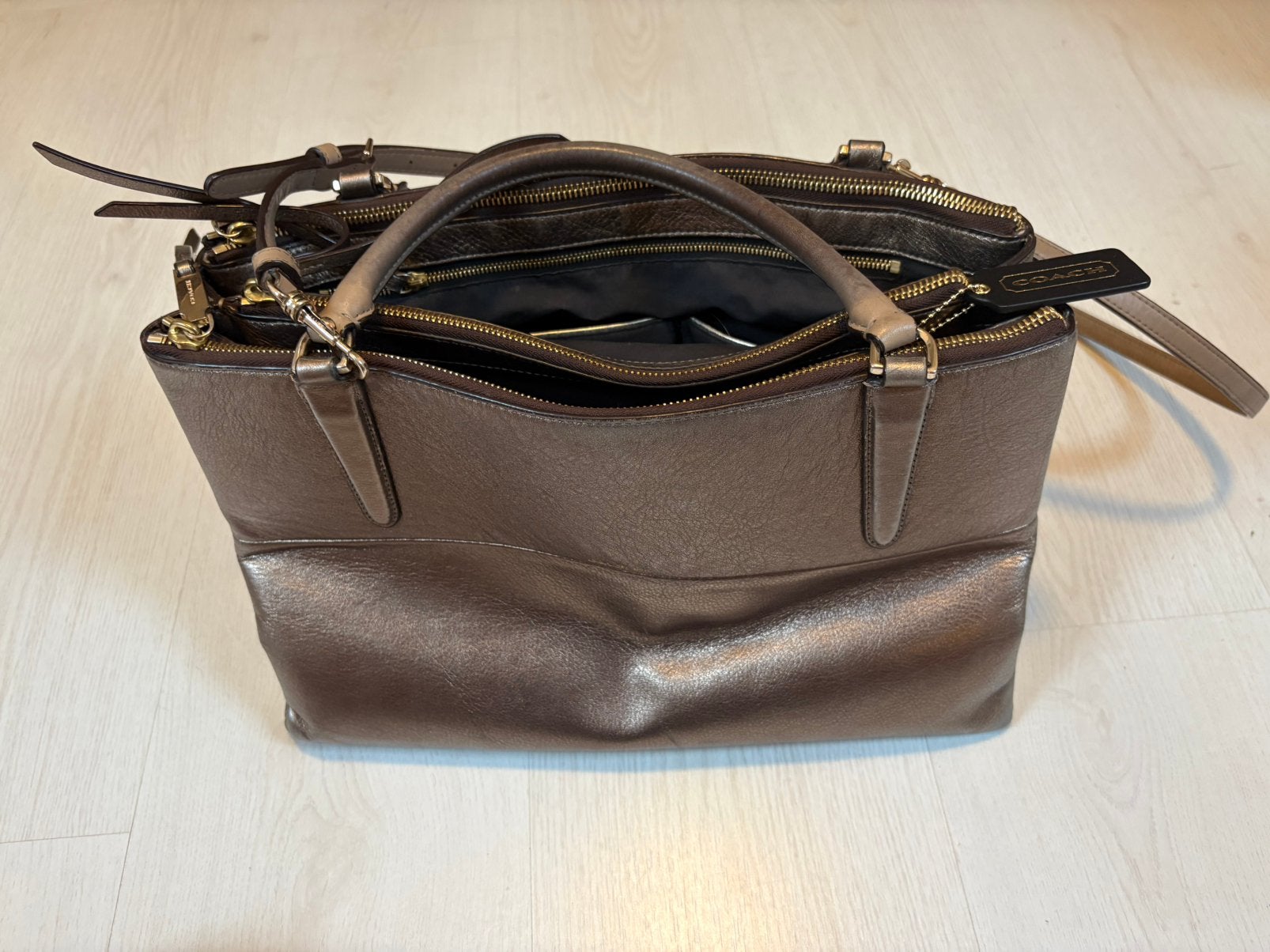 Coach handtas schoudertas in nieuwstaat, Sieraden, Tassen en Uiterlijk, Tassen | Damestassen, Ophalen of Verzenden, Zo goed als nieuw