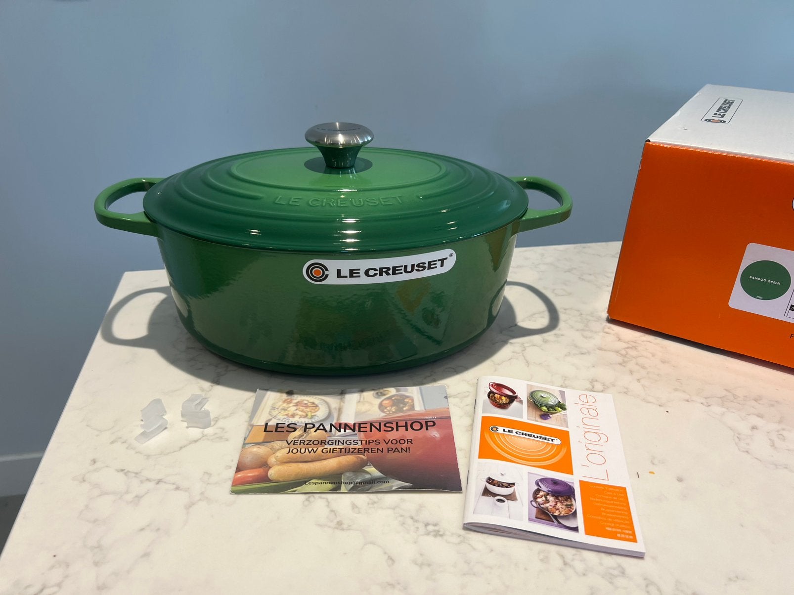 Nieuwe Le Creuset Oval 31 cm Bamboo green, Gietijzer, Nieuw, Ophalen of Verzenden, Le Creuset