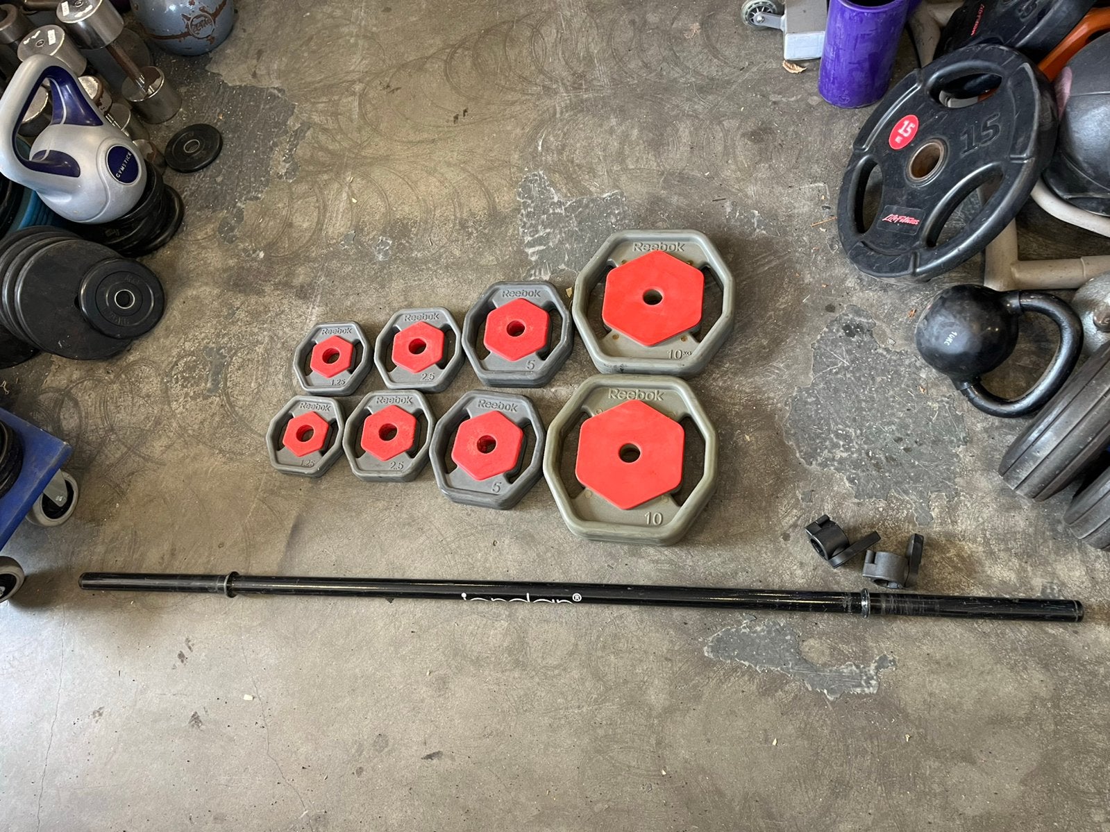 Reebok 40 kg halter set grijs -rood stang met gewichten, Gebruikt, Reebok, Halter set, Halterset
