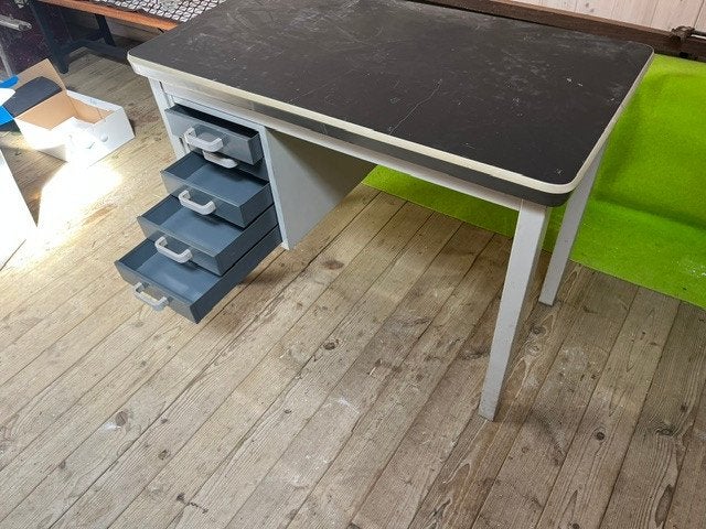 VINTAGE DACTYLOBUREAU, Ophalen