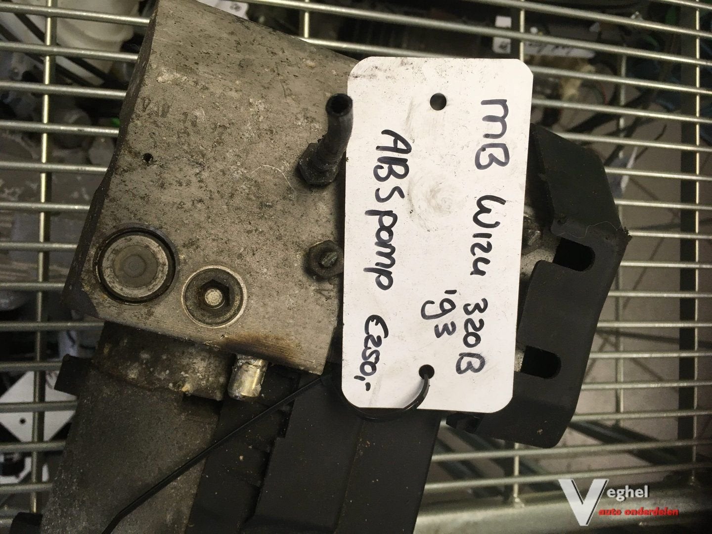 Mercedes w124 320  1993 Abs pomp, Gebruikt, -, -, Ophalen of Verzenden
