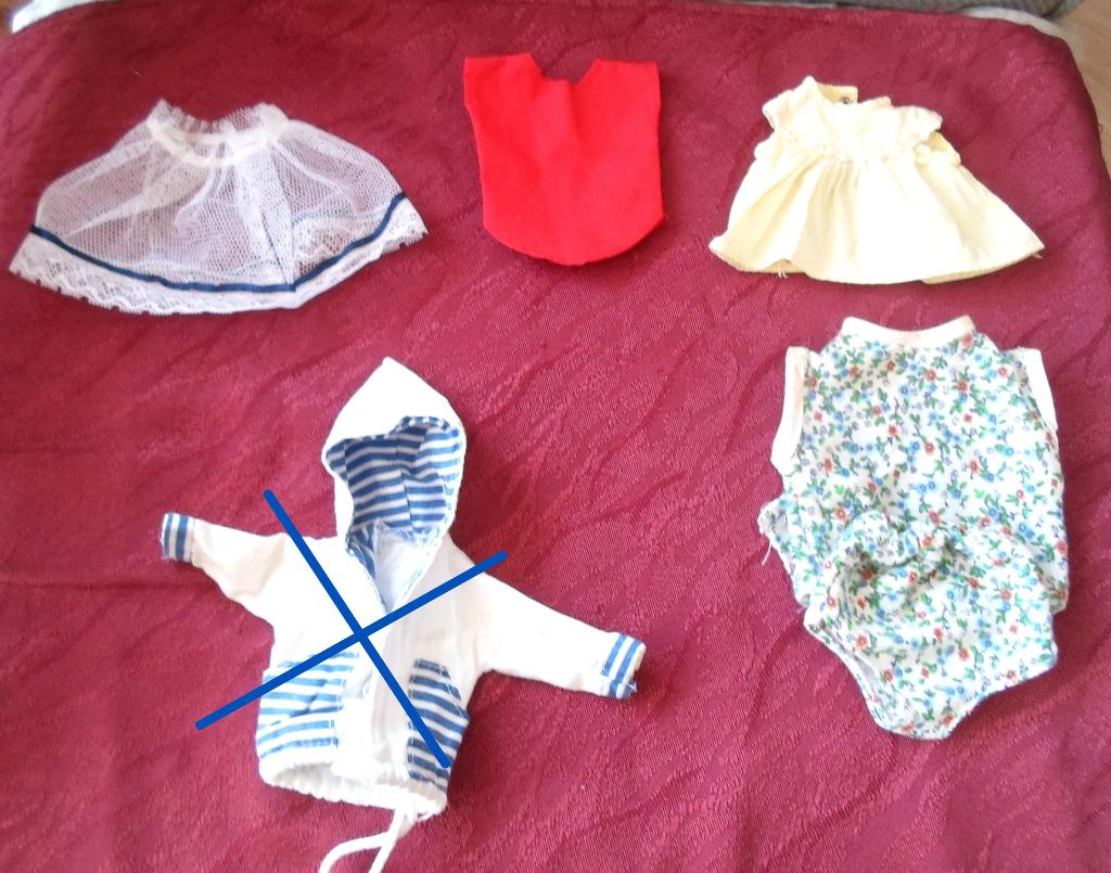 Poppen 15 - 20 cm Poppenkleertjes. 1 euro per stuk., Verzamelen, Poppen, Ophalen of Verzenden, Gebruikt, Kleertjes