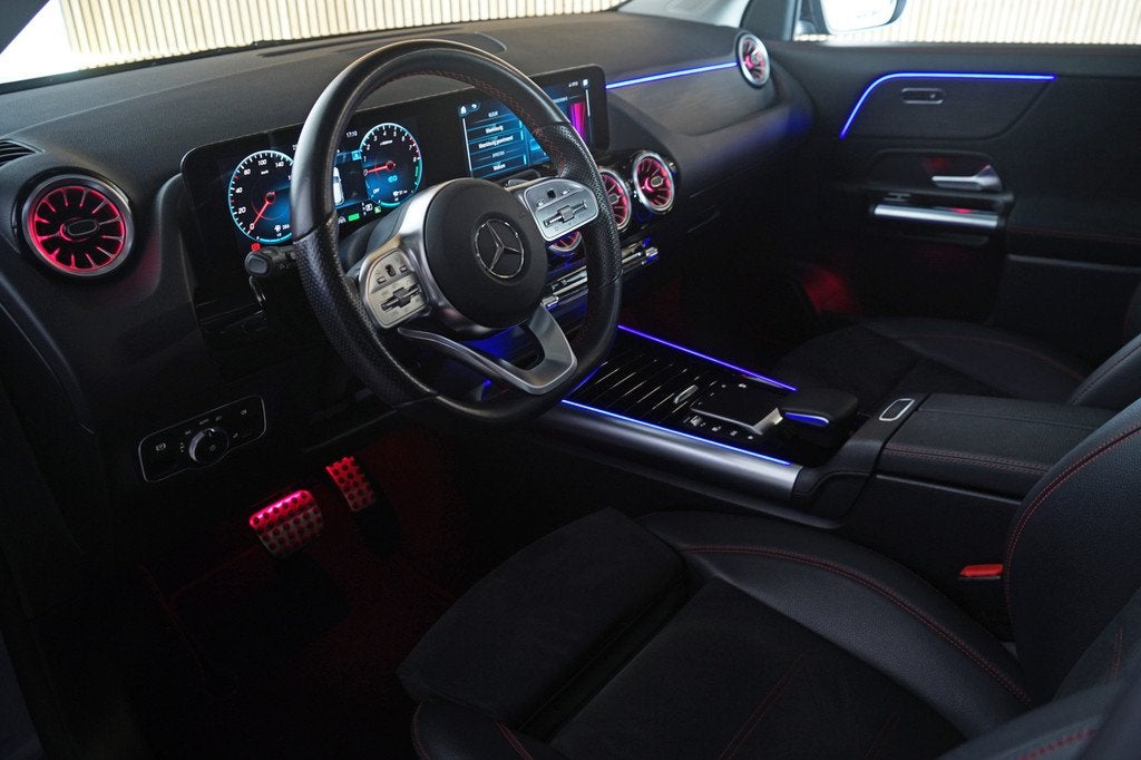 Mercedes-Benz GLA 250 e AMG  PANO  DISTRONIC  360 C, Auto's, Mercedes-Benz, 12 maanden, Zwart, Blauw, Bedrijf