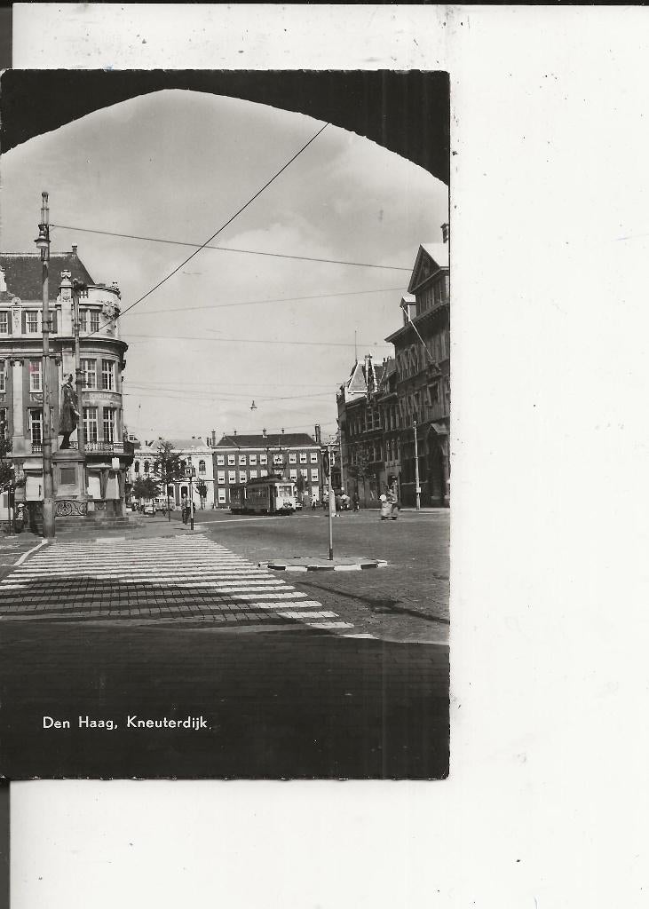 Den Haag Kneuterdijk met standbeeld naar Wierum J v d Hoek, Ophalen of Verzenden, 1960 tot 1980, Gelopen, Zuid-Holland