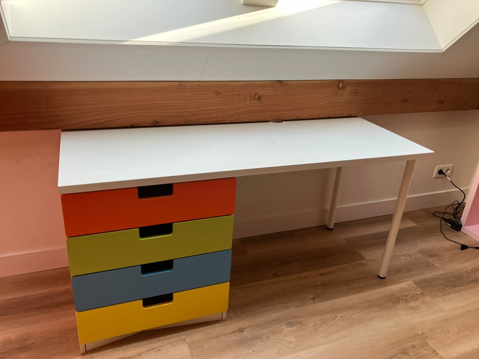 Mooi Ikea kinderbureau gratis, Ophalen, Gebruikt, IKEA