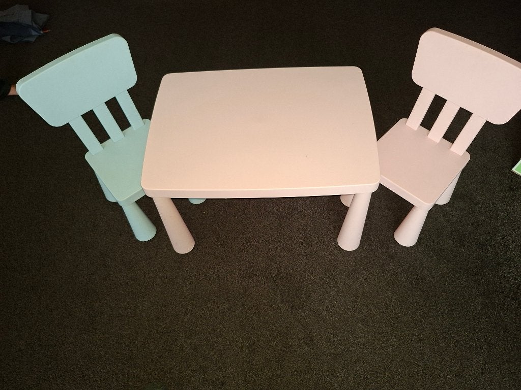 Ikea Mammut Kinderstoeltjes en tafel set - Roze en blauw, Ophalen, Zo goed als nieuw, Tafel(s) en Stoel(en)