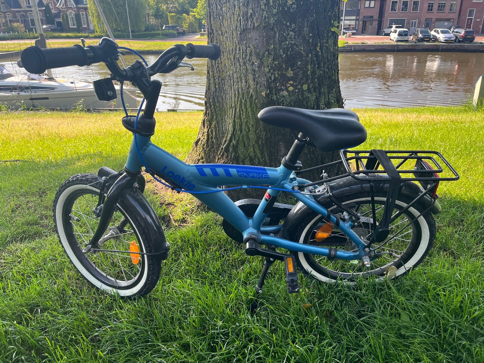 Batavus Loeki kinderfiets 16 inch met helm en zijwielen, Fietsen en Brommers, Fietsen | Kinderfietsjes, Ophalen, Zo goed als nieuw